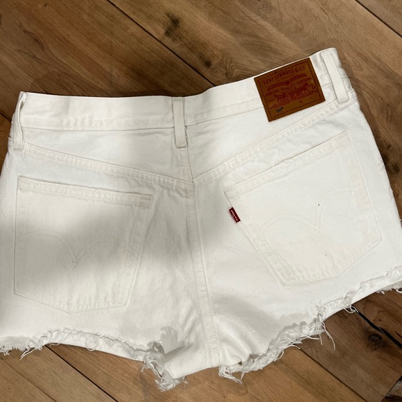 Levi’s 501 white cutoff shorts - Picture 2 of 4